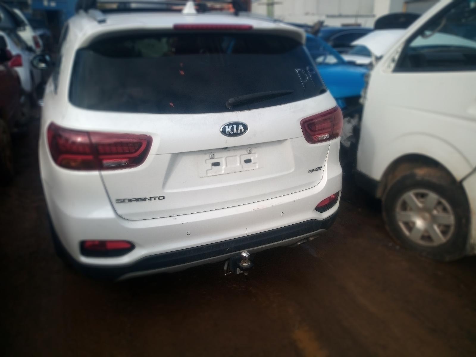 View Auto part Left Rear Trailing Arm Kia Sorento 2018